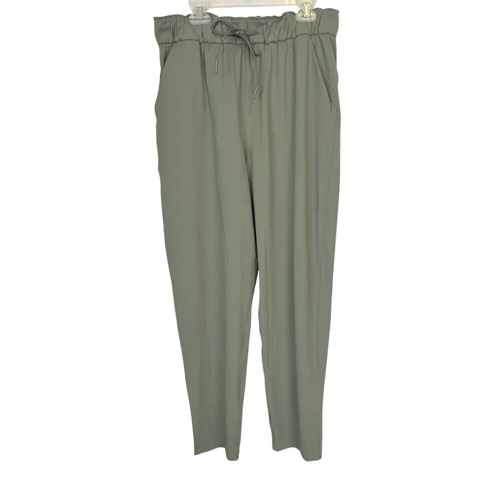 Lululemon On The Fly Pant *27"
Grey Sage Athleisure Travel Workout EUC Size 8 - Picture 4 of 10